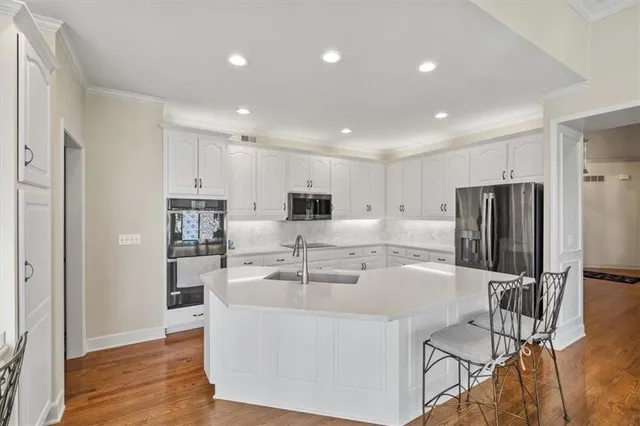 $785,000 | 708 Northeast Lake Point Drive, Lee's Summit, MO 64064