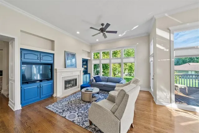 $785,000 | 708 Northeast Lake Point Drive, Lee's Summit, MO 64064