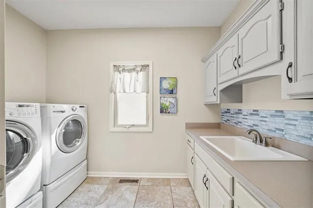 $785,000 | 708 Northeast Lake Point Drive, Lee's Summit, MO 64064