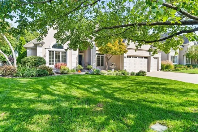 $785,000 | 708 Northeast Lake Point Drive, Lee's Summit, MO 64064