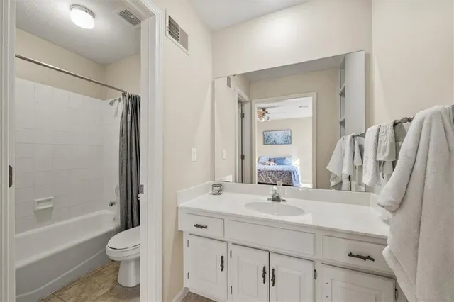 $785,000 | 708 Northeast Lake Point Drive, Lee's Summit, MO 64064