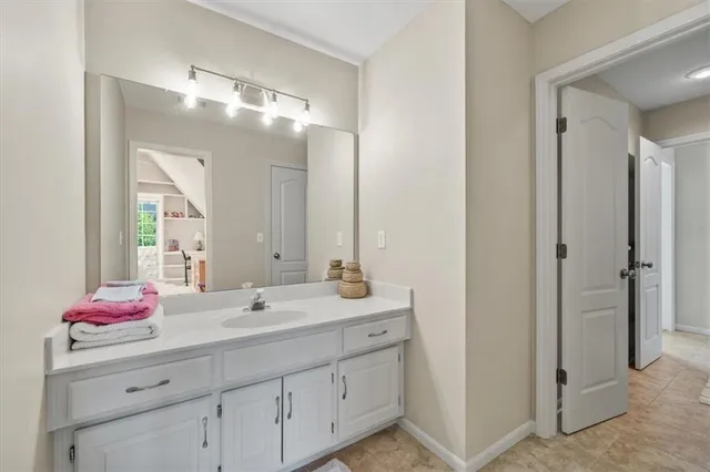 $785,000 | 708 Northeast Lake Point Drive, Lee's Summit, MO 64064