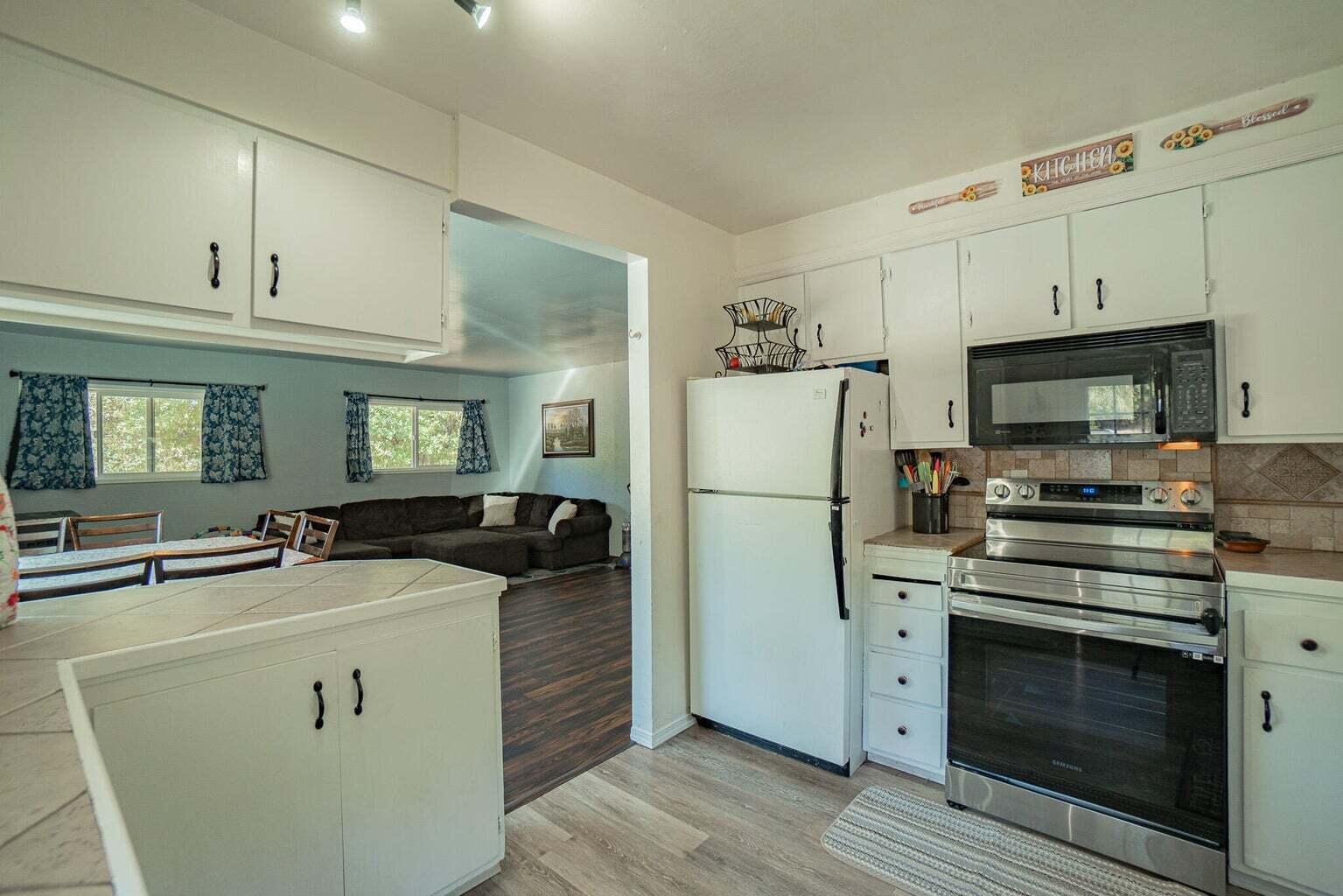 1457 Granite Hill Road Grants Pass, OR 97526 - Photo 8 of 22 Granite Kitche