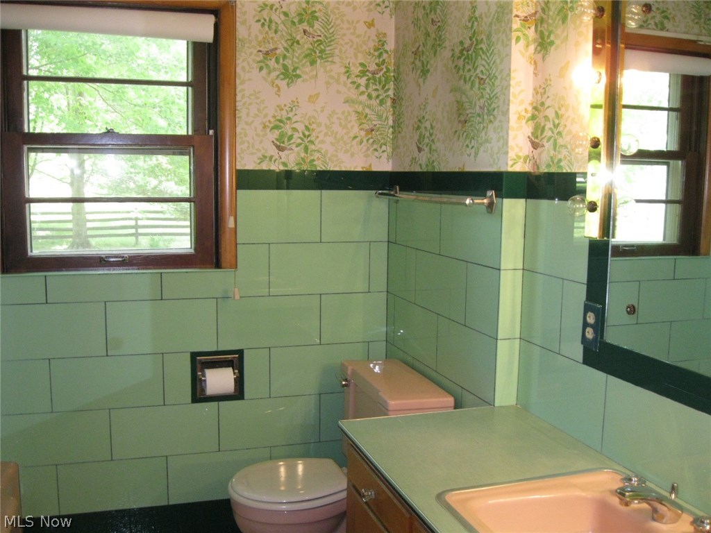 3550 Marsh Road Stow, OH 44224 - Photo 15 of 35 First floor full bath has separate shower stall and tub.