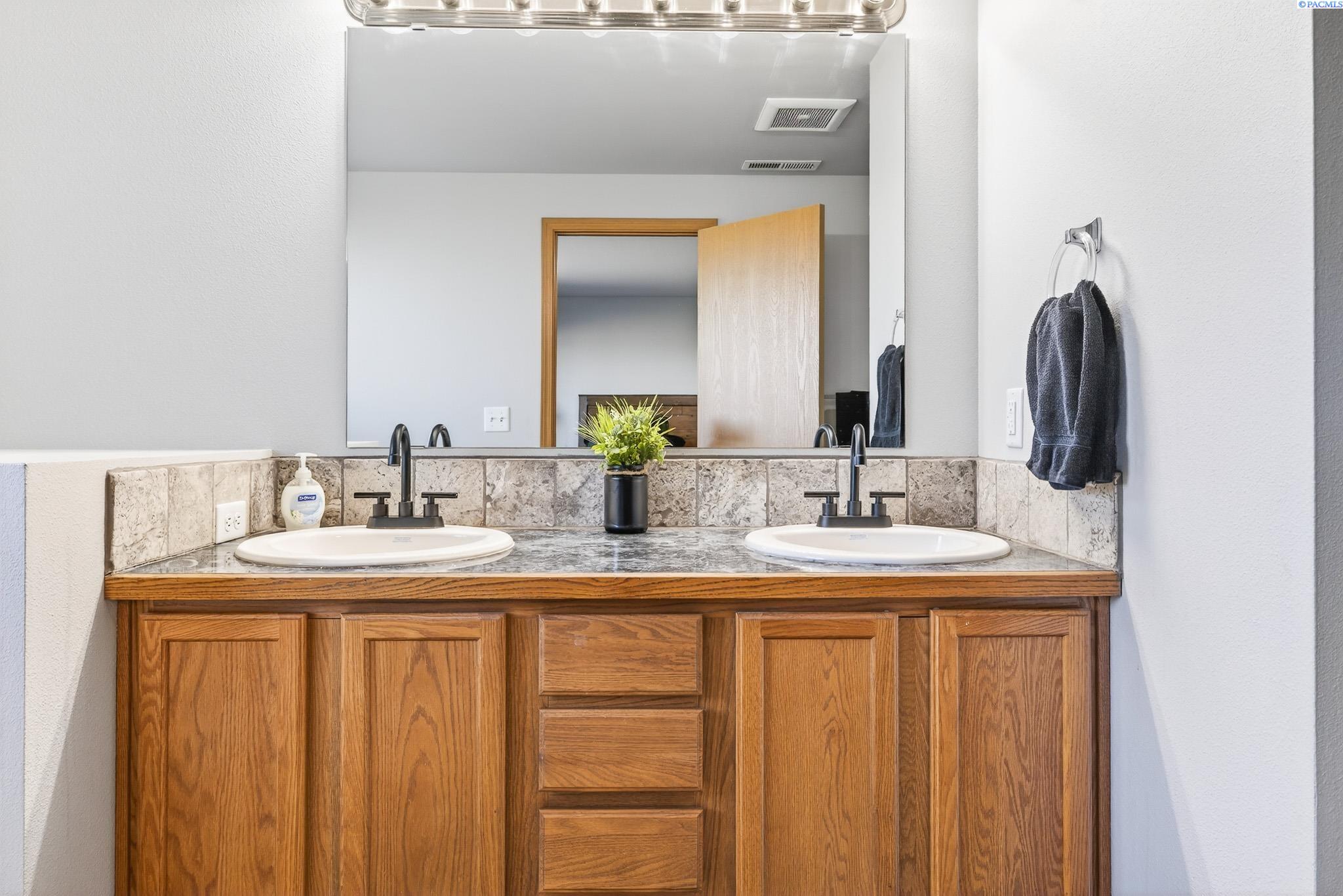 1621 Alexander Road Sunnyside, WA 98944 - Photo 16 of 44 Gallery Image 16