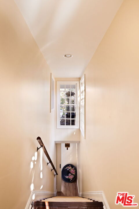 438 North Bonhill Road Los Angeles, CA 90049 - Photo 11 of 30 Gallery Image 11