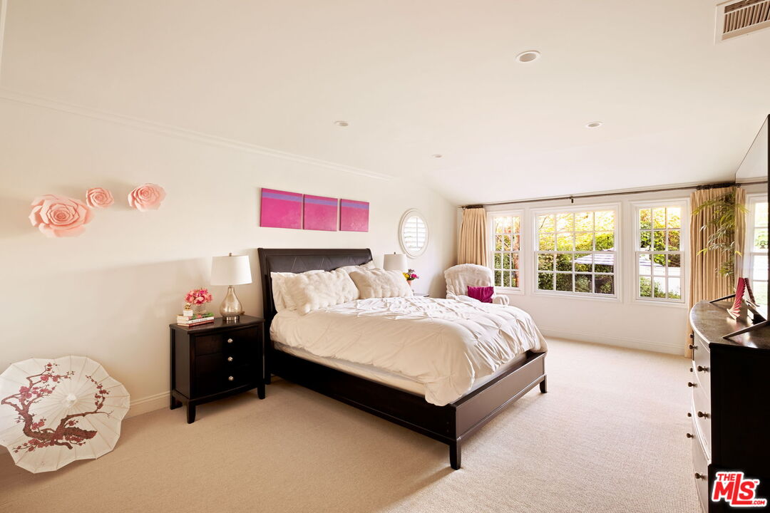 438 North Bonhill Road Los Angeles, CA 90049 - Photo 12 of 30 Gallery Image 12