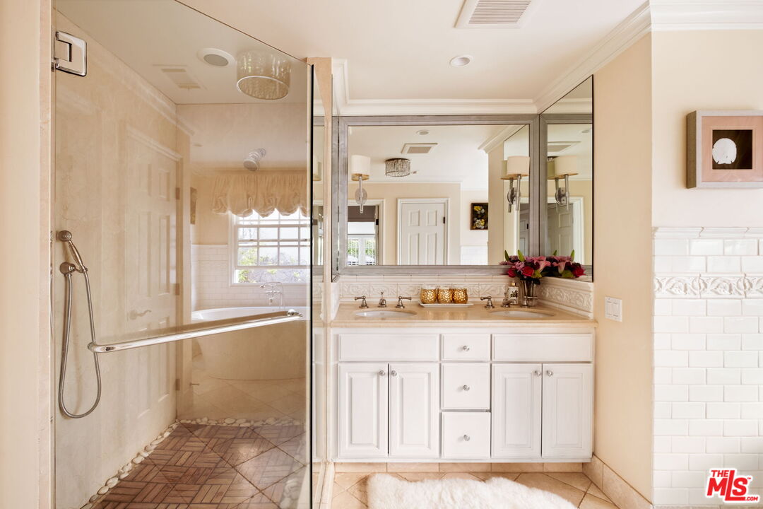 438 North Bonhill Road Los Angeles, CA 90049 - Photo 15 of 30 Gallery Image 15