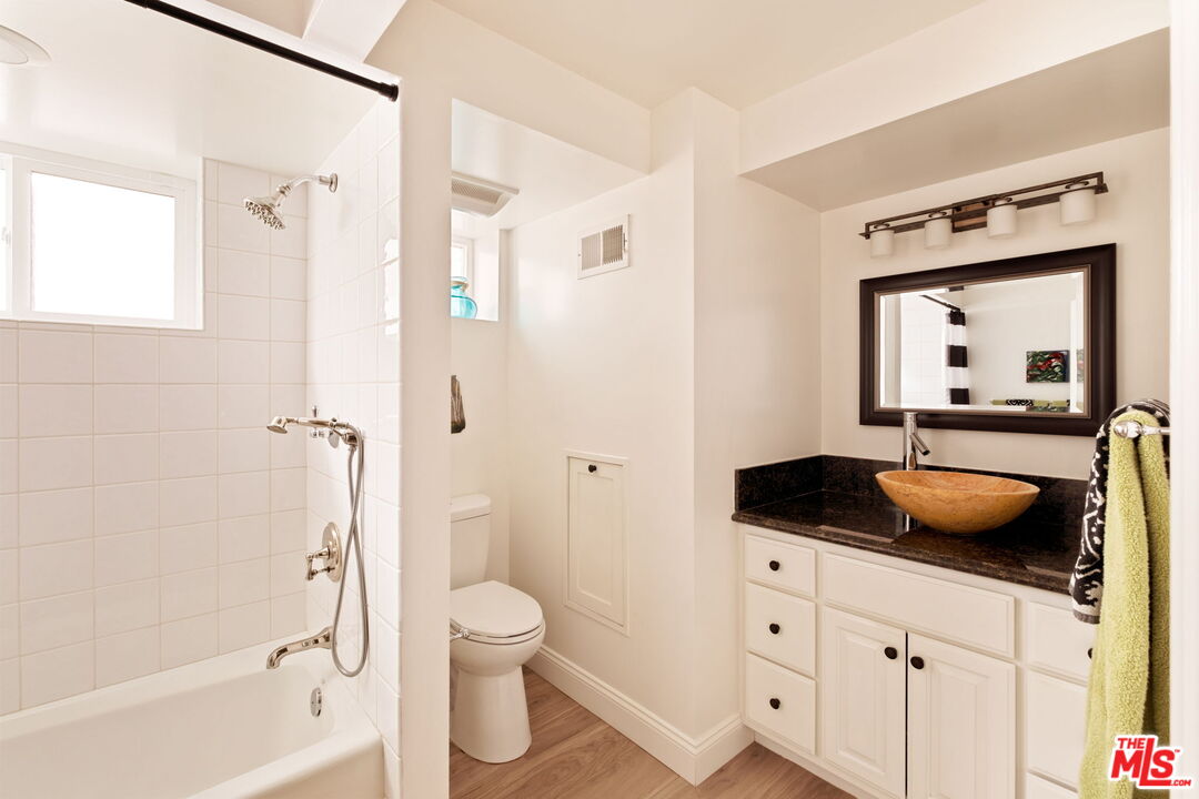 438 North Bonhill Road Los Angeles, CA 90049 - Photo 23 of 30 Gallery Image 23