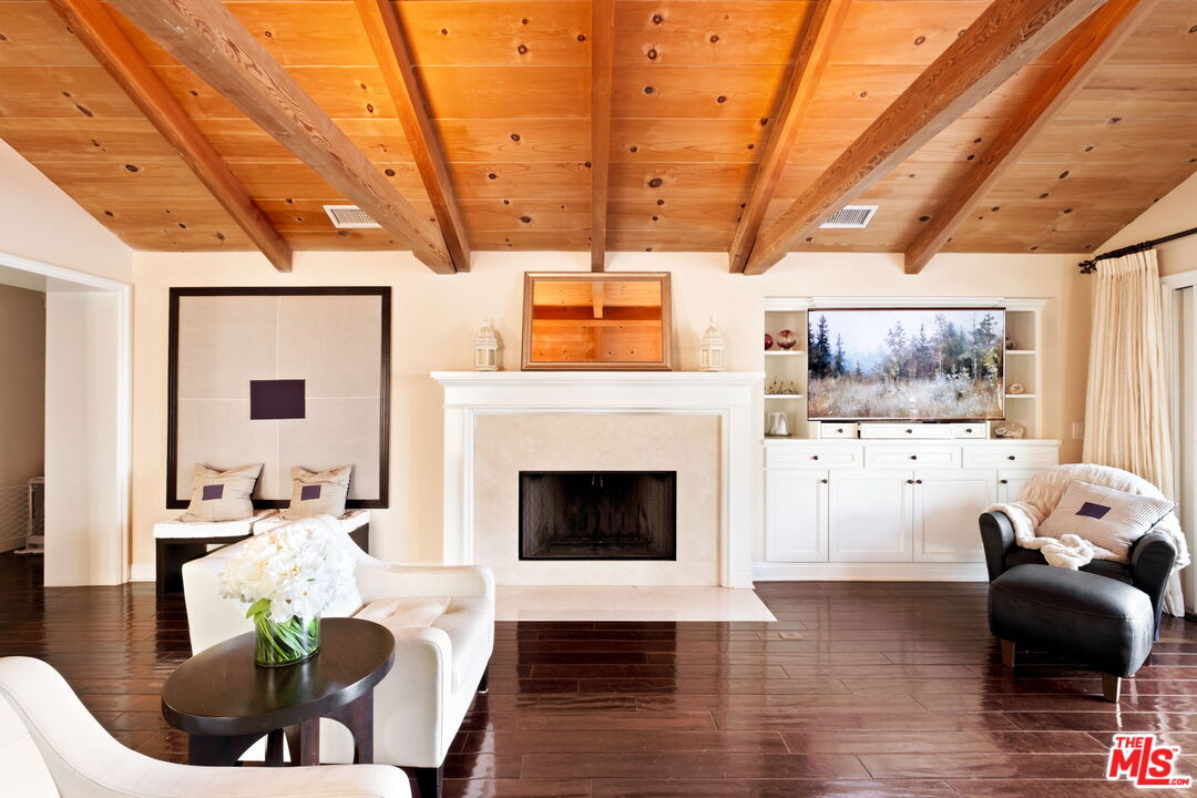 438 North Bonhill Road Los Angeles, CA 90049 - Photo 4 of 30 Gallery Image 4