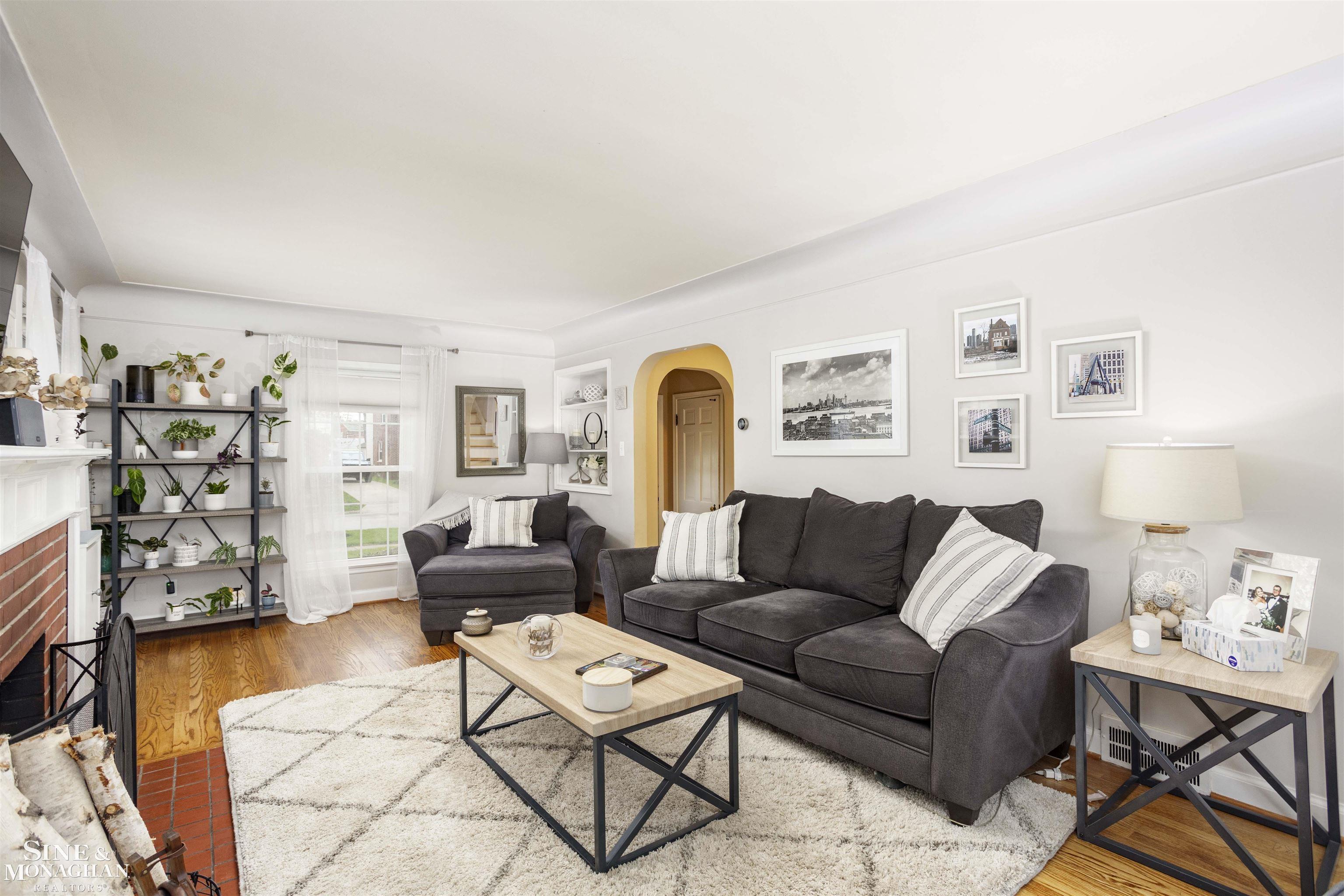 1641 Severn Road Grosse Pointe, MI 48236 - Photo 6 of 29 50106903-5.JPG