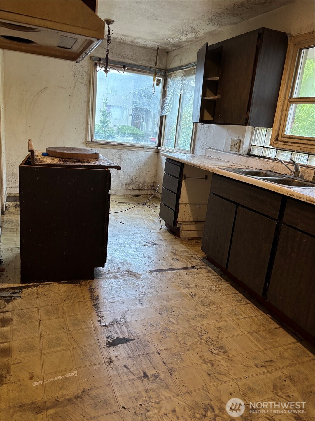 9208 17th Avenue Southwest Seattle, WA 98106 - Photo 4 of 11