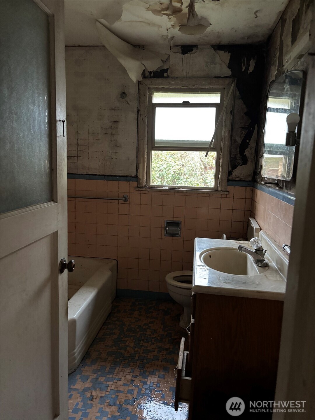 9208 17th Avenue Southwest Seattle, WA 98106 - Photo 5 of 11