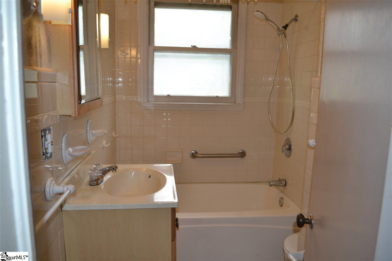 605 Rockmont Road Greenville, SC 29615 - Photo 8 of 14 Gallery Image 8