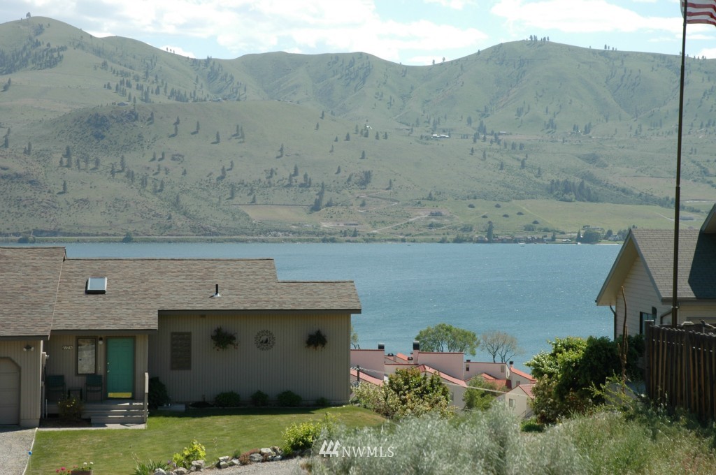 120 Riviera Drive Chelan, WA 98816 - Photo 3 of 11 Gallery Image 3