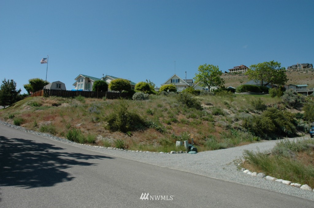 120 Riviera Drive Chelan, WA 98816 - Photo 4 of 11 Gallery Image 4
