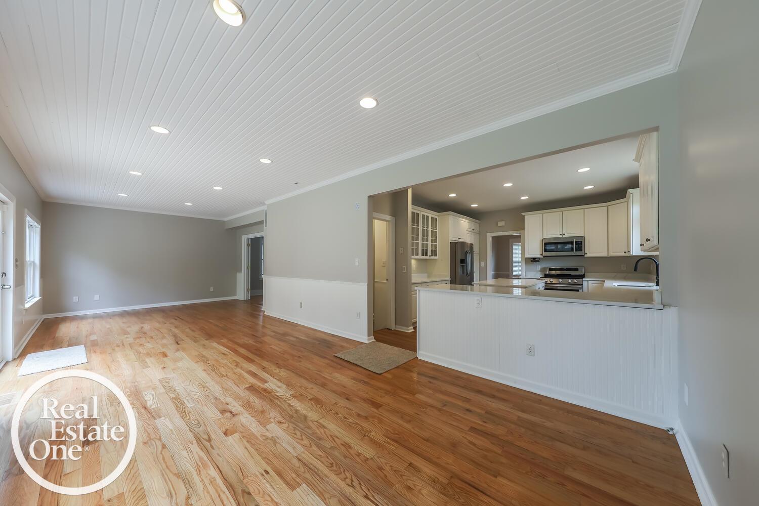 836 Lincoln Road Grosse Pointe, MI 48230 - Photo 13 of 39 50149905-329f92cc-1117-4939-9d3a-7b539cb723b1.JPG