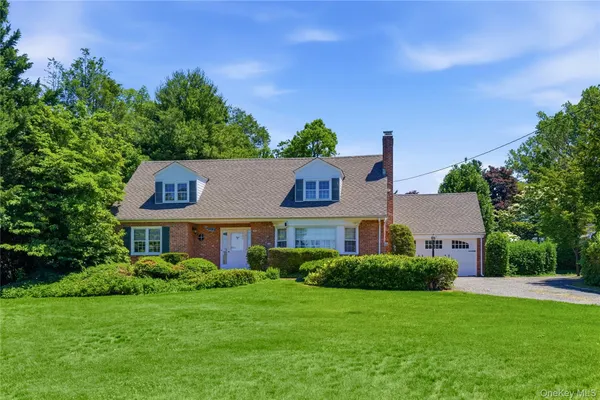 $1,599,000 | 9 Fox Hunt Lane, Cold Spring Harbor, NY 11724