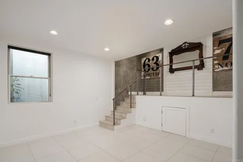 a view of livingroom with furniture