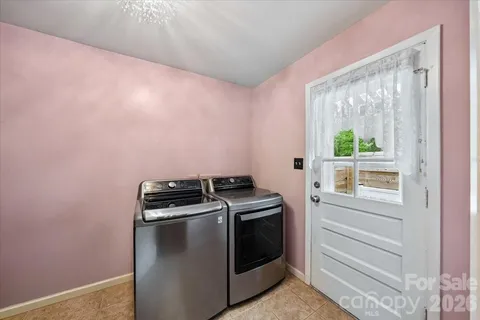 $378,000 | 1005 Pinafore Drive, Charlotte, NC 28212