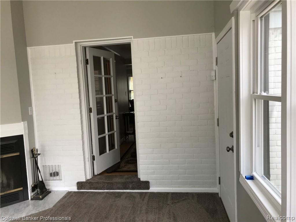 1002 Hawthorne Road Grosse Pointe Woods, MI 48236 - Photo 10 of 26