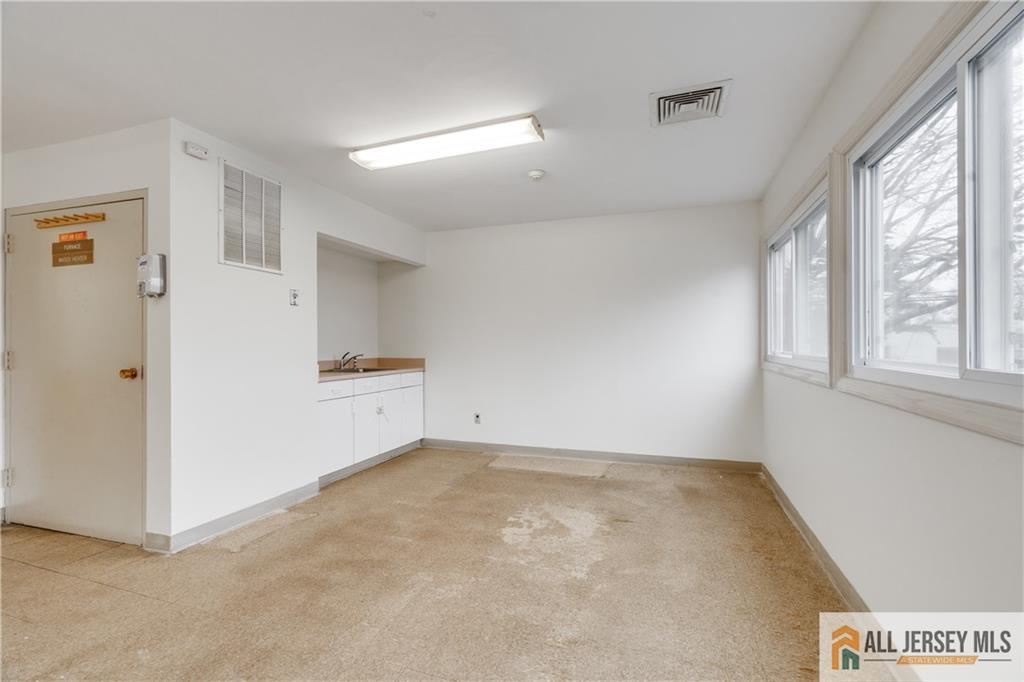 9 Stanworth Road Kendall Park, NJ 08824 - Photo 13 of 20