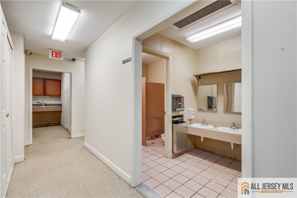 9 Stanworth Road Kendall Park, NJ 08824 - Photo 14 of 20