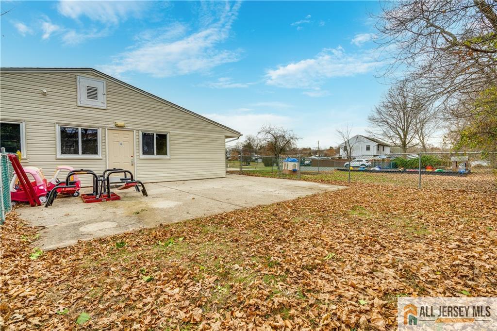 9 Stanworth Road Kendall Park, NJ 08824 - Photo 15 of 20