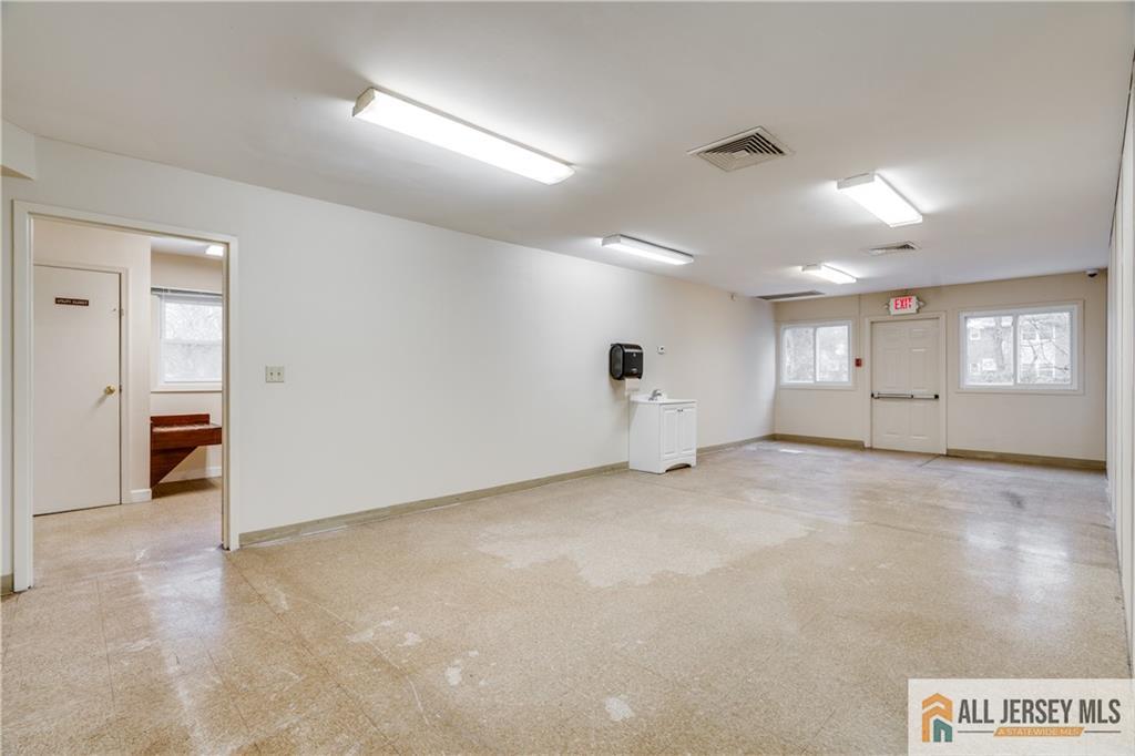 9 Stanworth Road Kendall Park, NJ 08824 - Photo 5 of 20