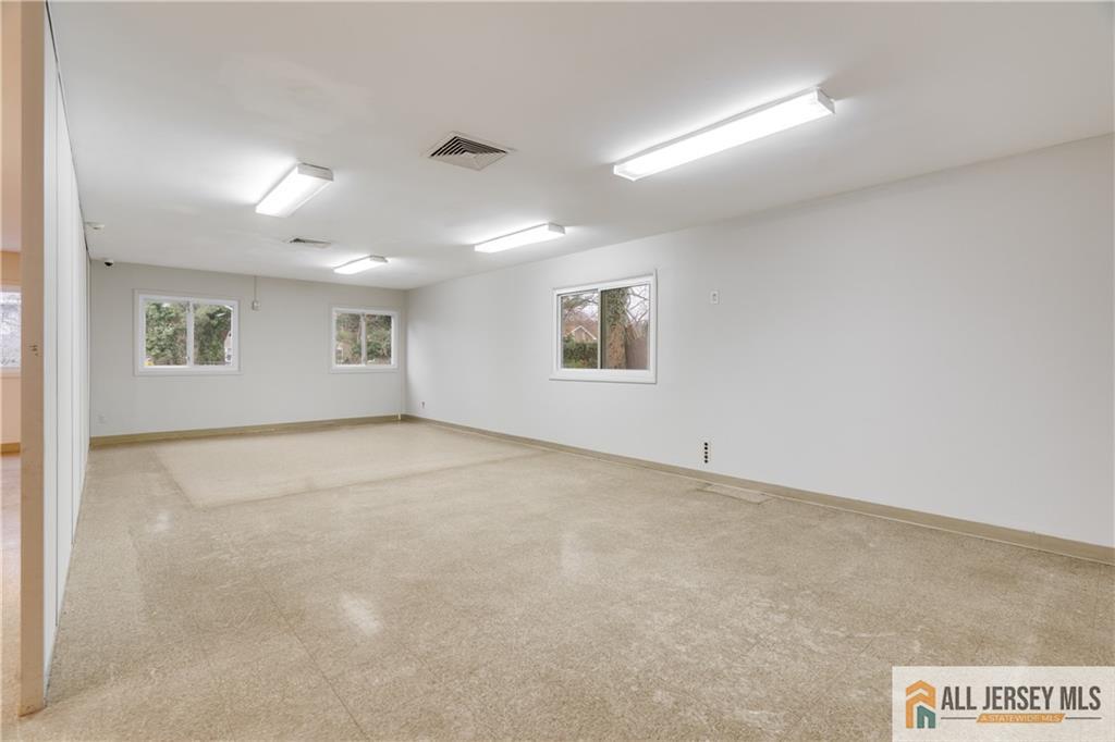 9 Stanworth Road Kendall Park, NJ 08824 - Photo 6 of 20