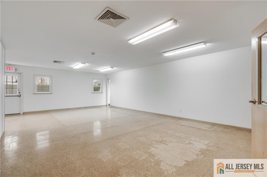 9 Stanworth Road Kendall Park, NJ 08824 - Photo 9 of 20