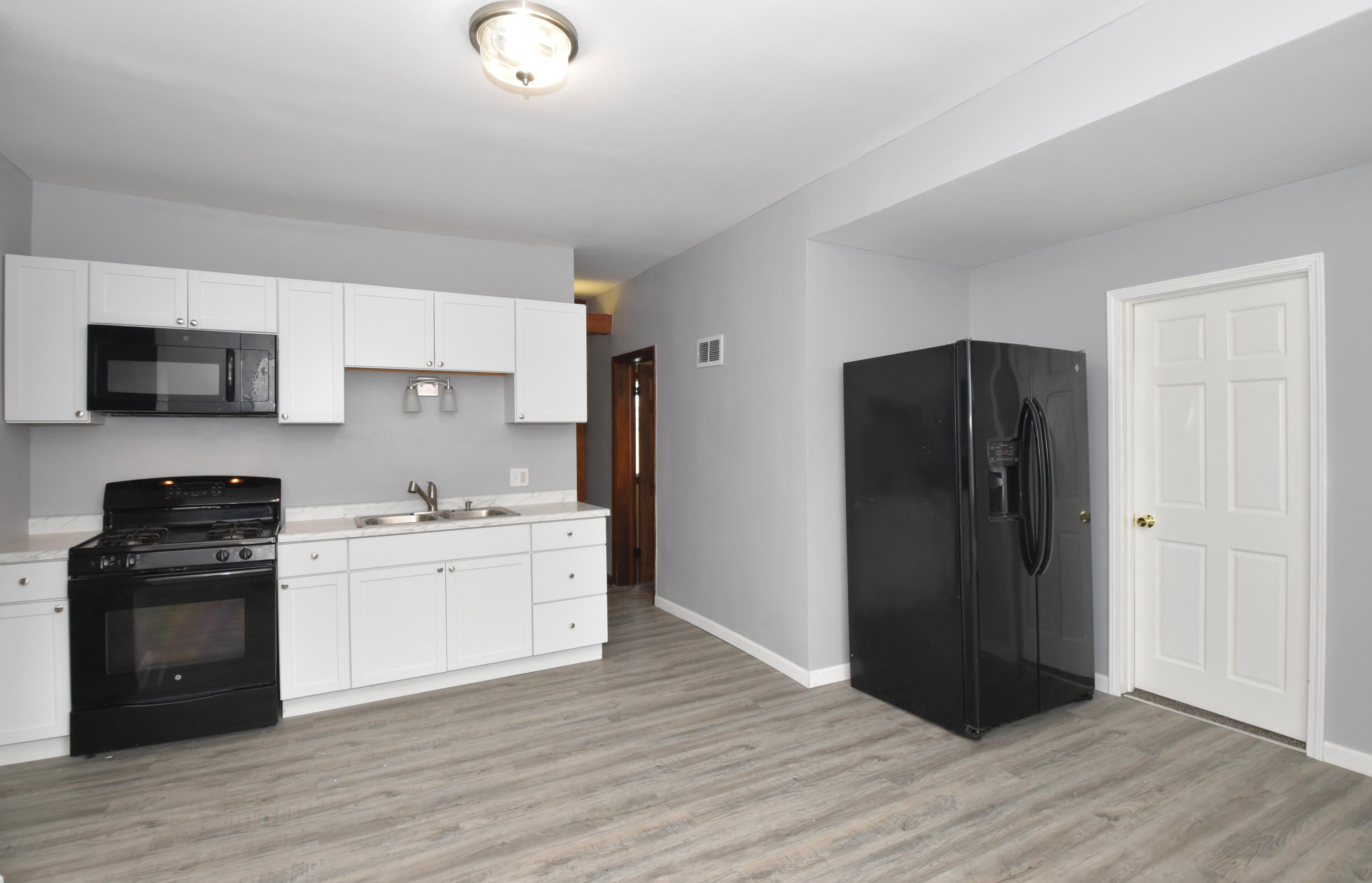 3209 Charles Street Racine, WI 53402 - Photo 8 of 44 Kitchen