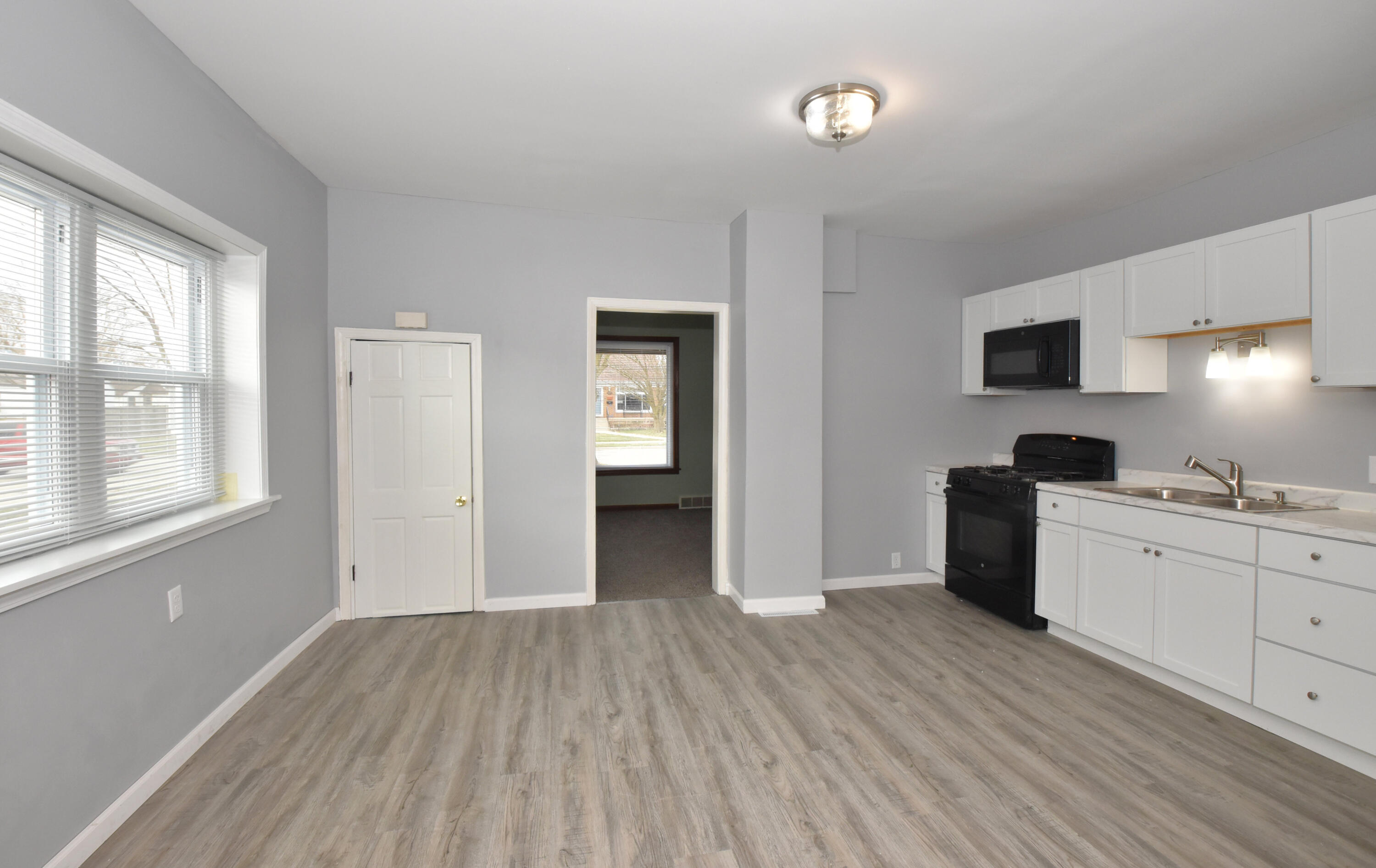 3209 Charles Street Racine, WI 53402 - Photo 9 of 44 Kitchen