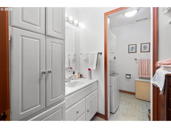 $219,000 | 1900 Northwest Carden Avenue, Unit 22, Pendleton, OR 97801