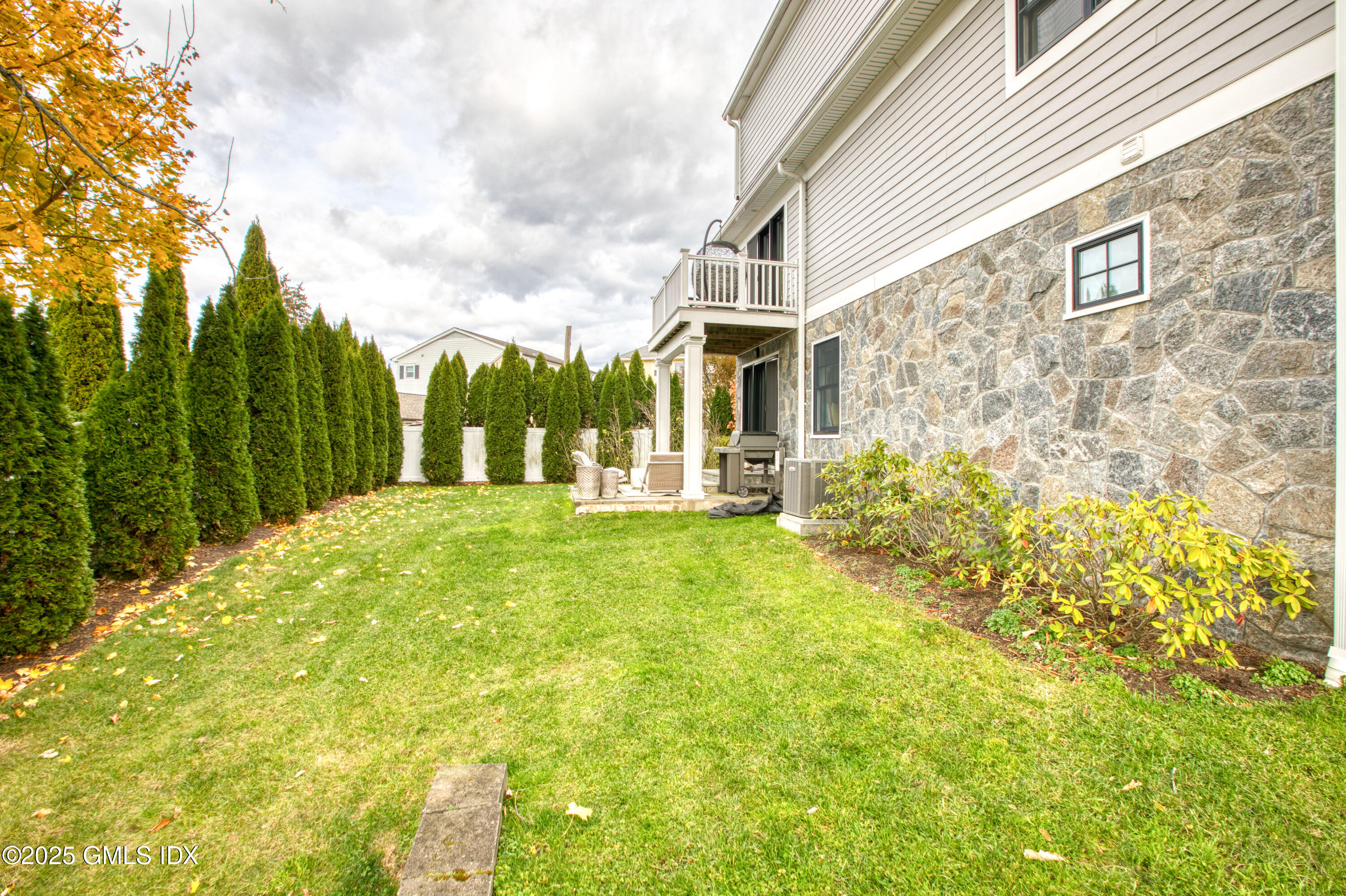 24 Harold Street, Unit E Cos Cob, CT 06807 - Photo 2 of 36 864A2371-5