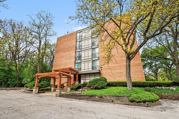 $139,900 | 5810 Oakwood Drive, Unit 5C, Lisle, IL 60532