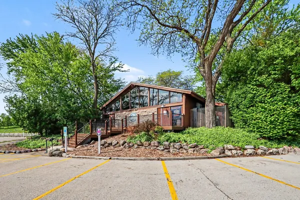 $139,900 | 5810 Oakwood Drive, Unit 5C, Lisle, IL 60532