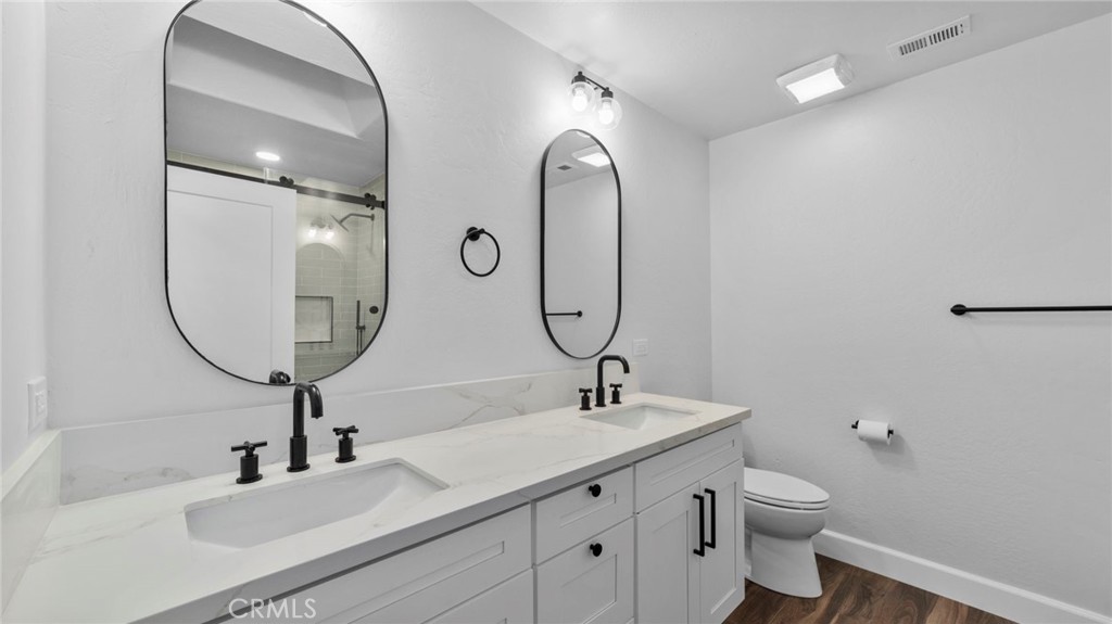 1726 Kings Road Vista, CA 92084 - Photo 28 of 66 Upstairs Hallway Bath