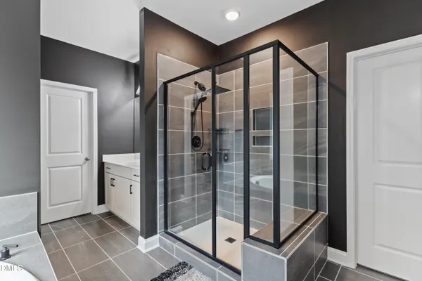 a en suite bathroom with a sink toilet and a mirror