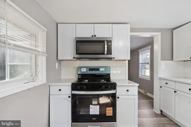 an empty room with windows and closet