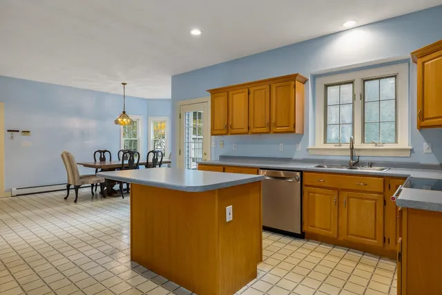 $1,095,000 | 19 Juniper Lane, Hampton, NH 03842