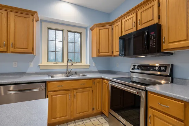 $1,095,000 | 19 Juniper Lane, Hampton, NH 03842