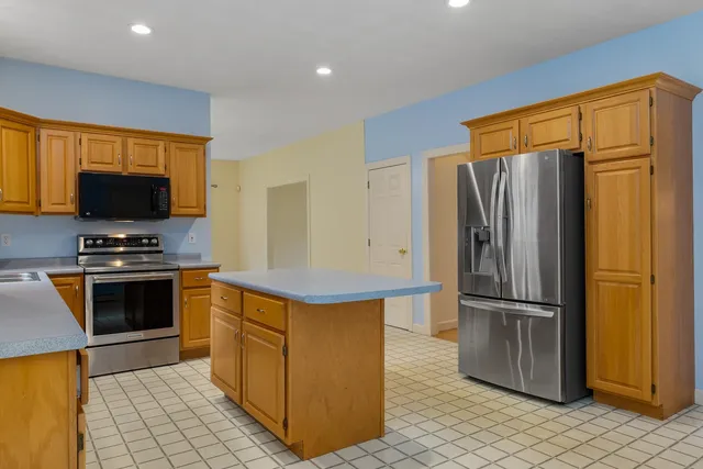 $1,095,000 | 19 Juniper Lane, Hampton, NH 03842