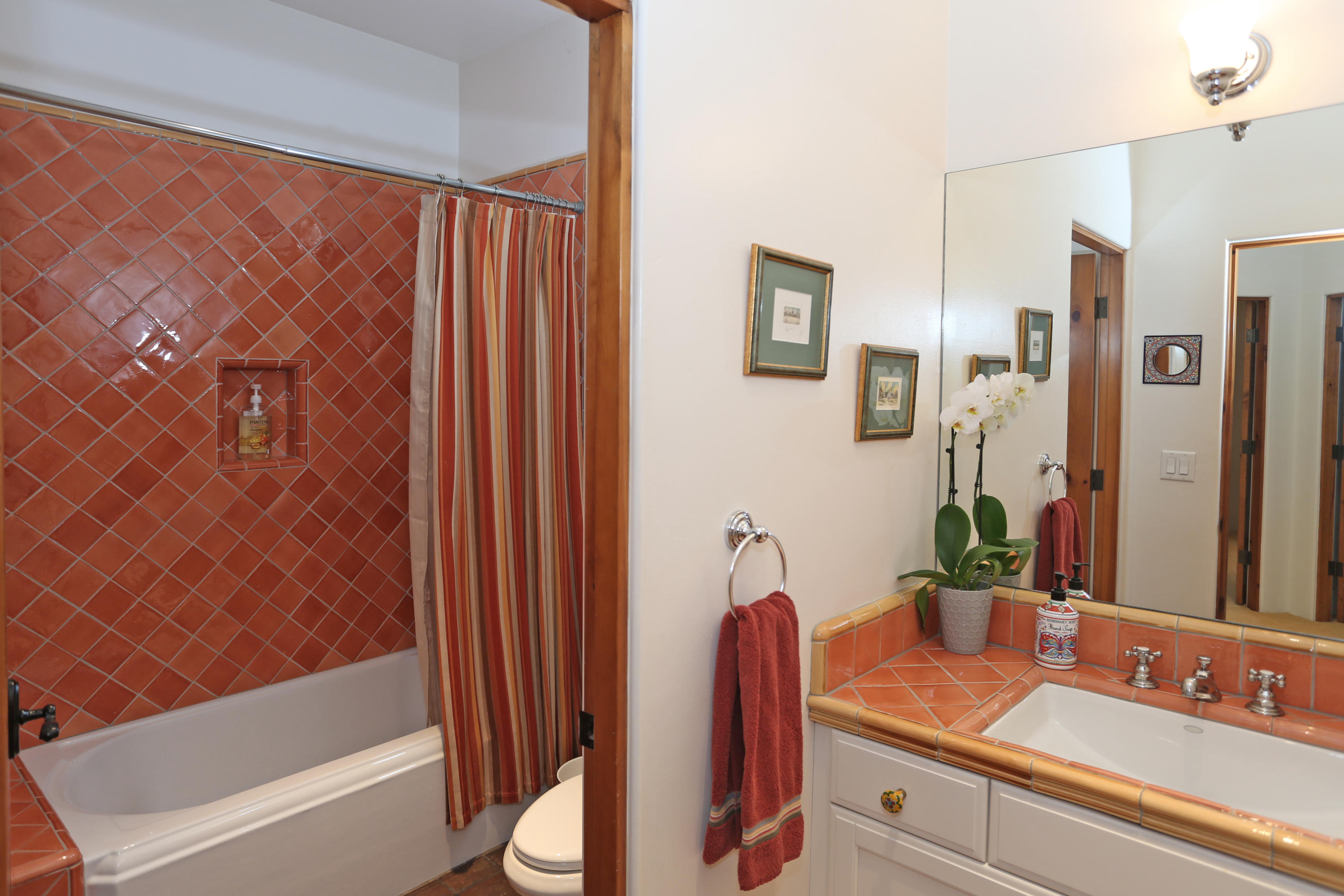 1011 Rinconada Road, Unit A Santa Barbara, CA 93101 - Photo 12 of 23 Guest Bath