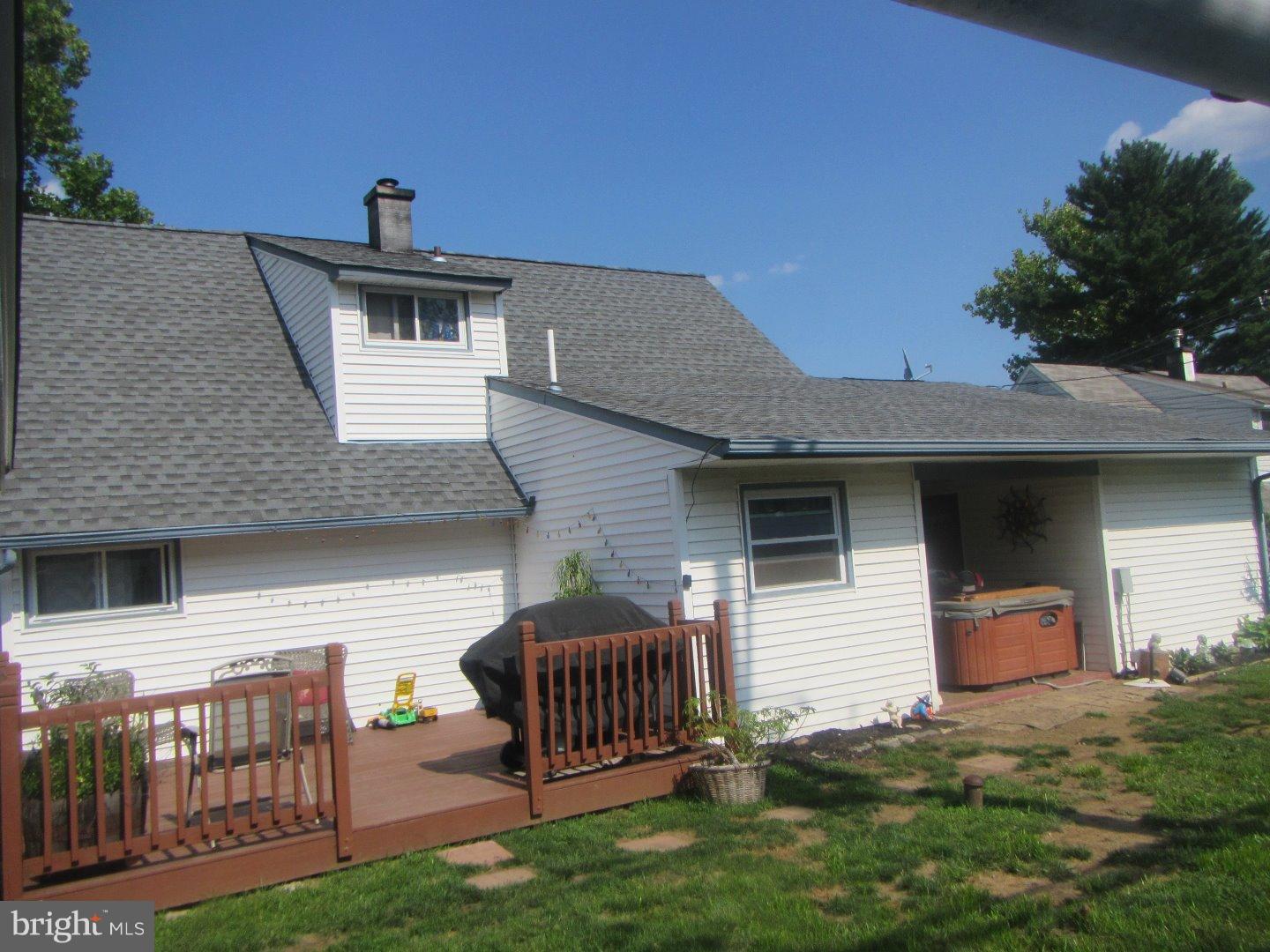 9 Canna Road Levittown, PA 19057 - Photo 3 of 12 Gallery Image 3