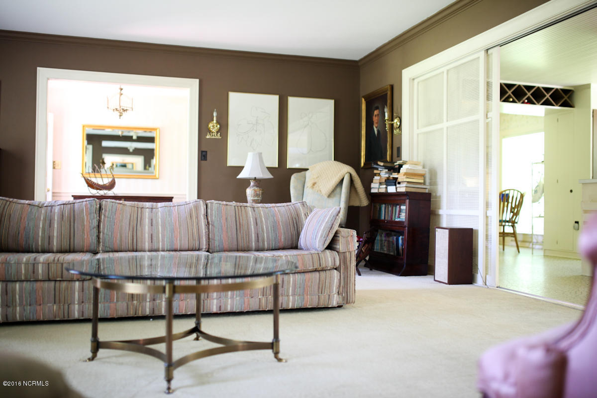 6597 River Road Washington, NC 27889 - Photo 13 of 20 Living Room