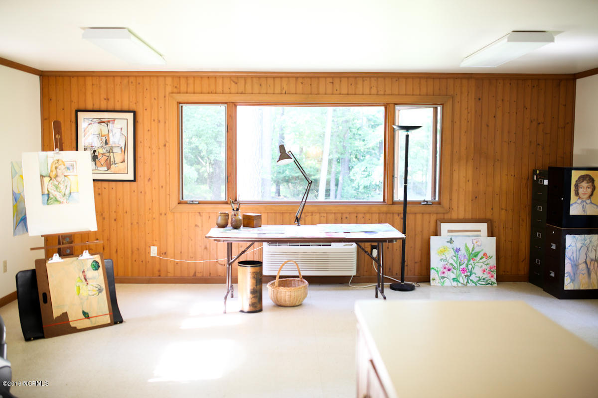 6597 River Road Washington, NC 27889 - Photo 17 of 20 Art Studio/3rd. Bedroom