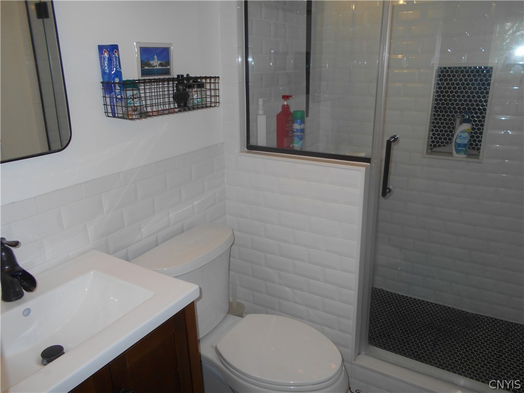 829 Tuscarora Road Sullivan, NY 13037 - Photo 9 of 21 Upstairs full bath