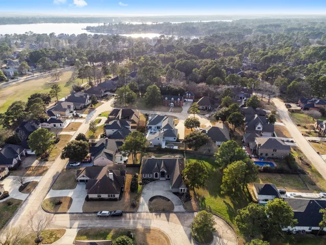an aerial view of residential building and lake