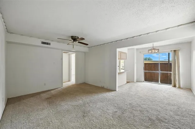 a view of empty room with a ceiling fan
